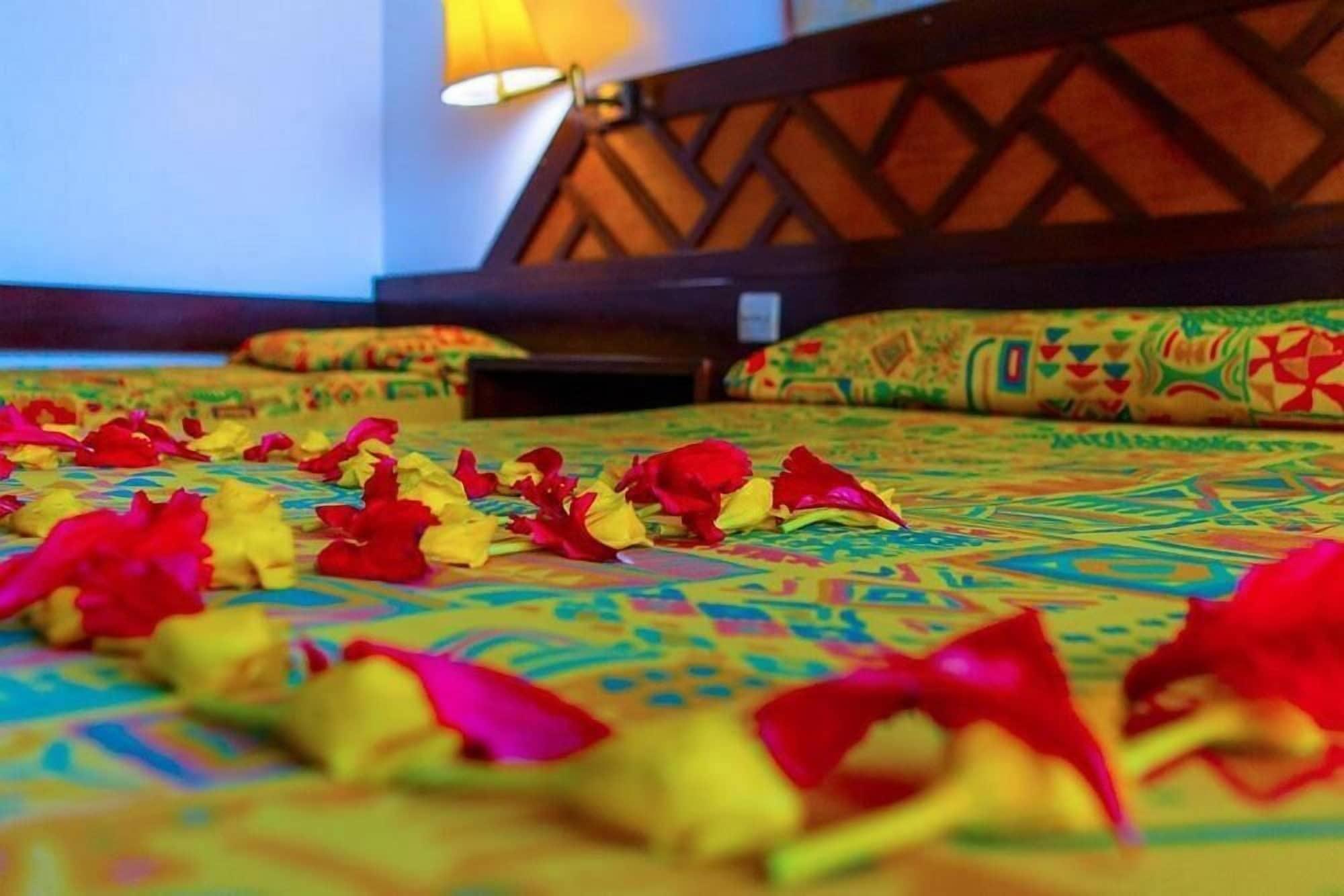 Mombasa Beach Hotel Bagian luar foto