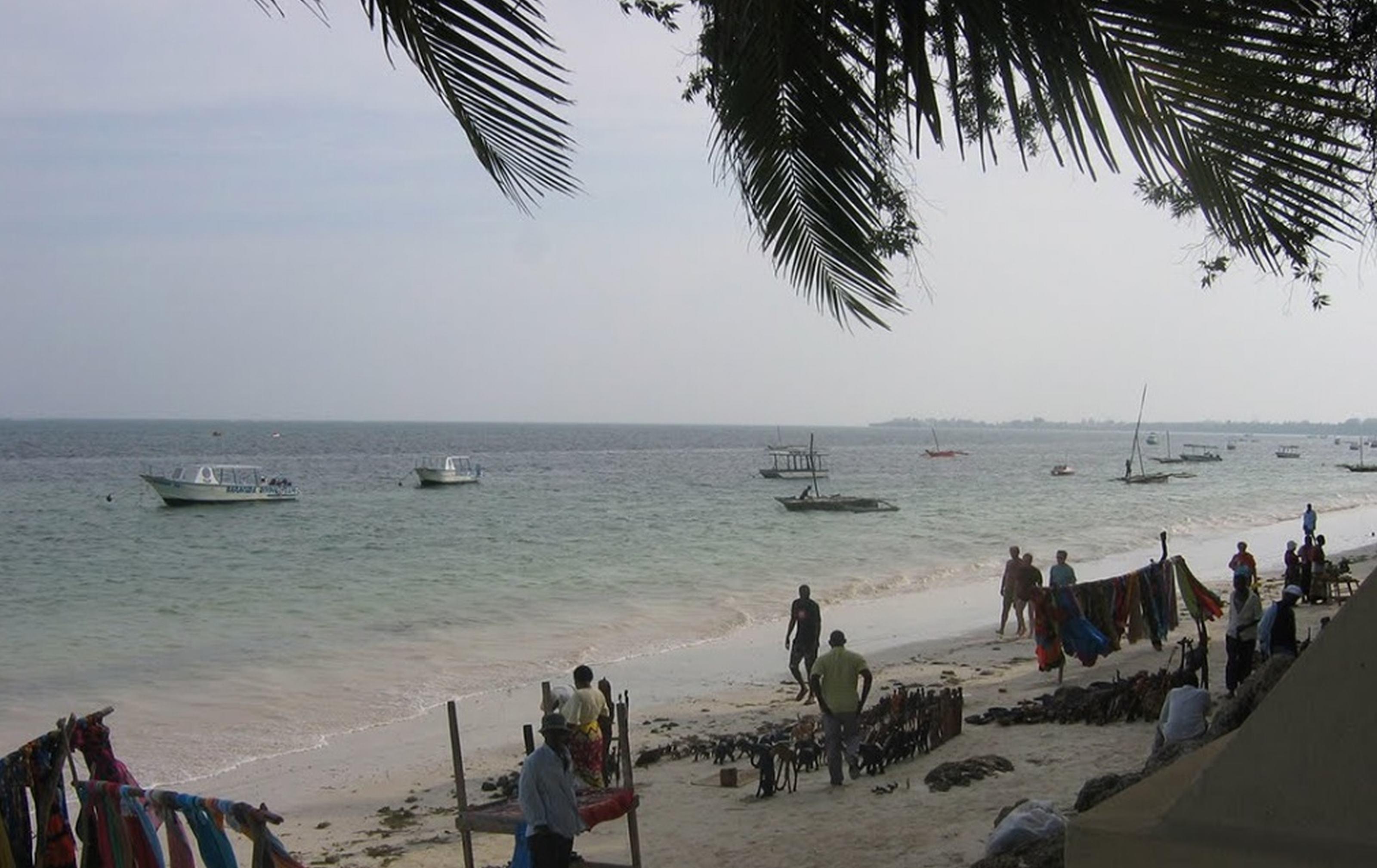 Mombasa Beach Hotel Bagian luar foto
