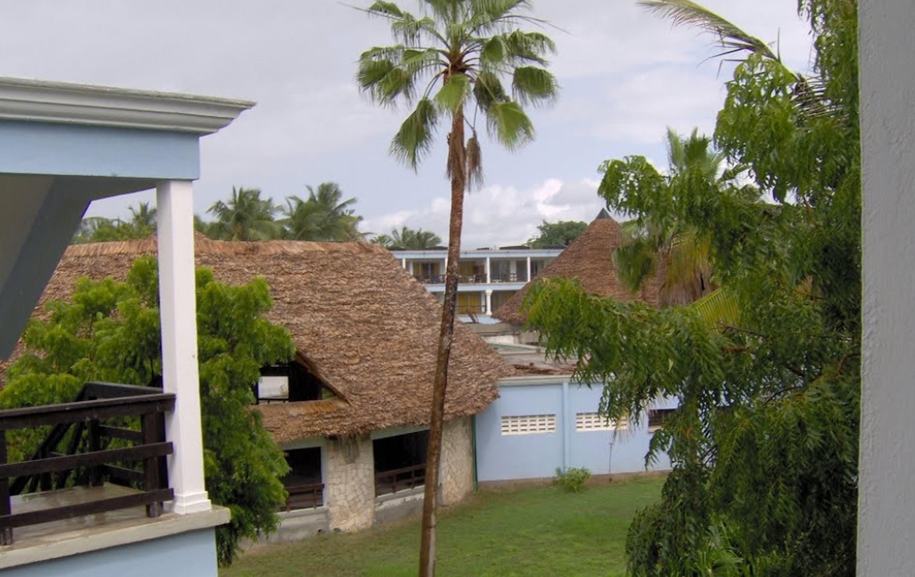 Mombasa Beach Hotel Bagian luar foto