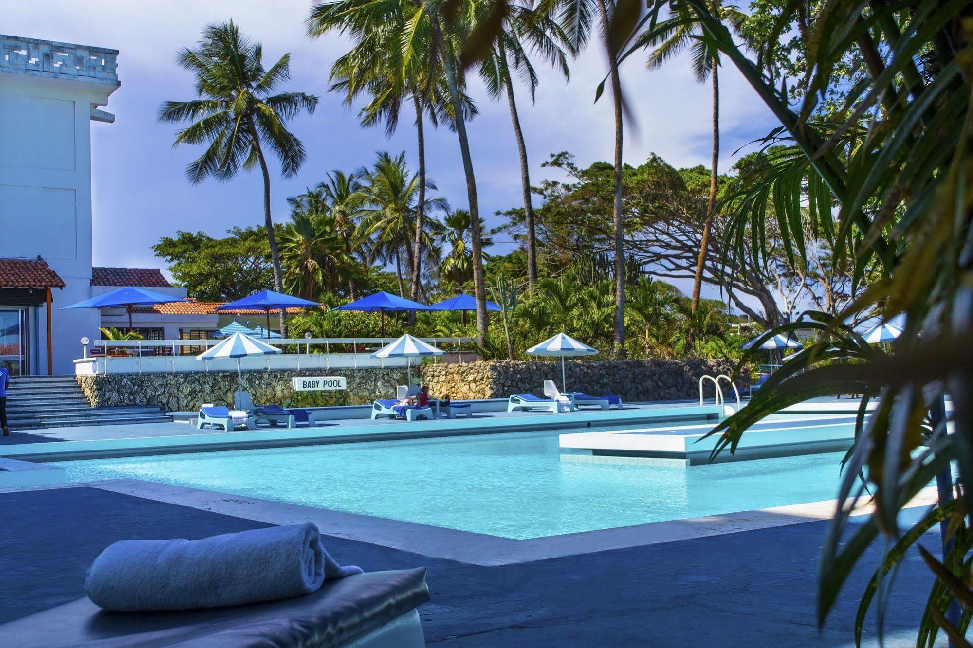 Mombasa Beach Hotel Bagian luar foto