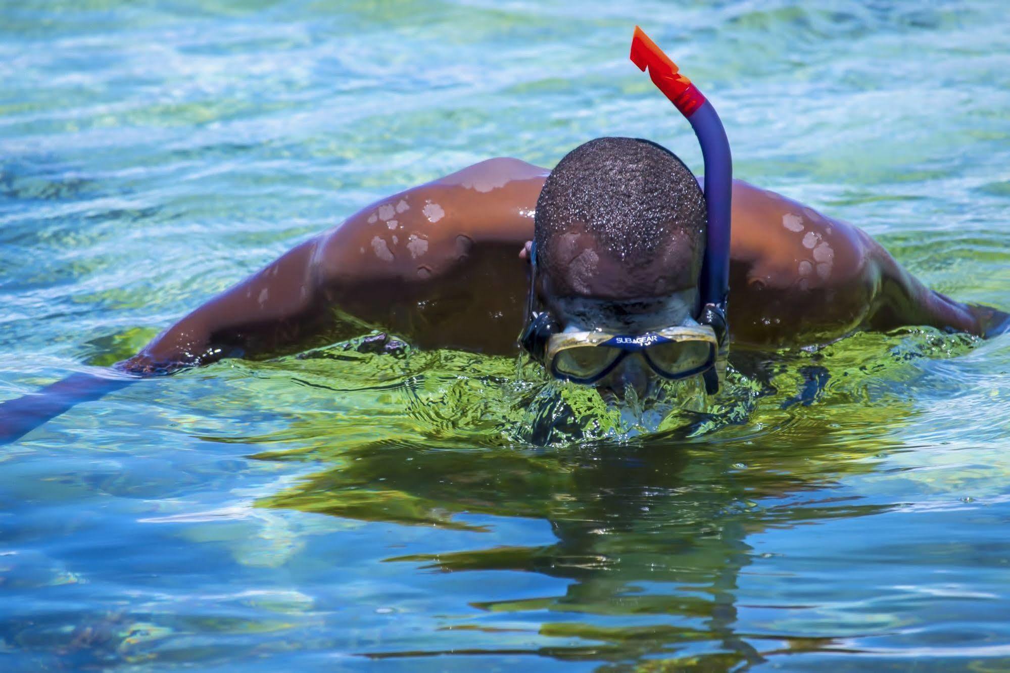 Mombasa Beach Hotel Bagian luar foto